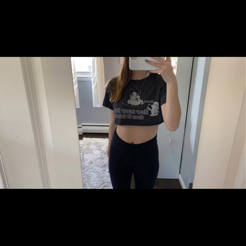 Cropped Short Sleeve - Picture 2 of 4